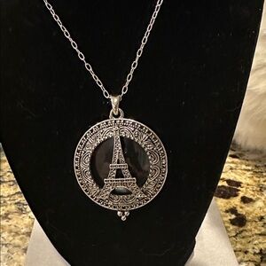 Silver Eiffel Tower Pendant Necklace it opens and you can put a picture.
